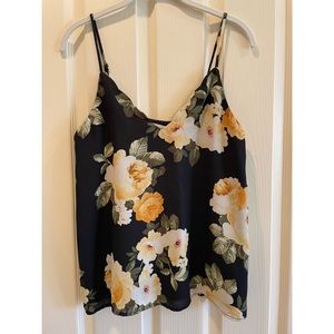 Socialite Scalloped Tank S